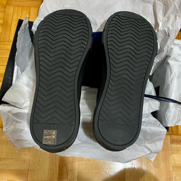 Prada - Picture 6 of 7